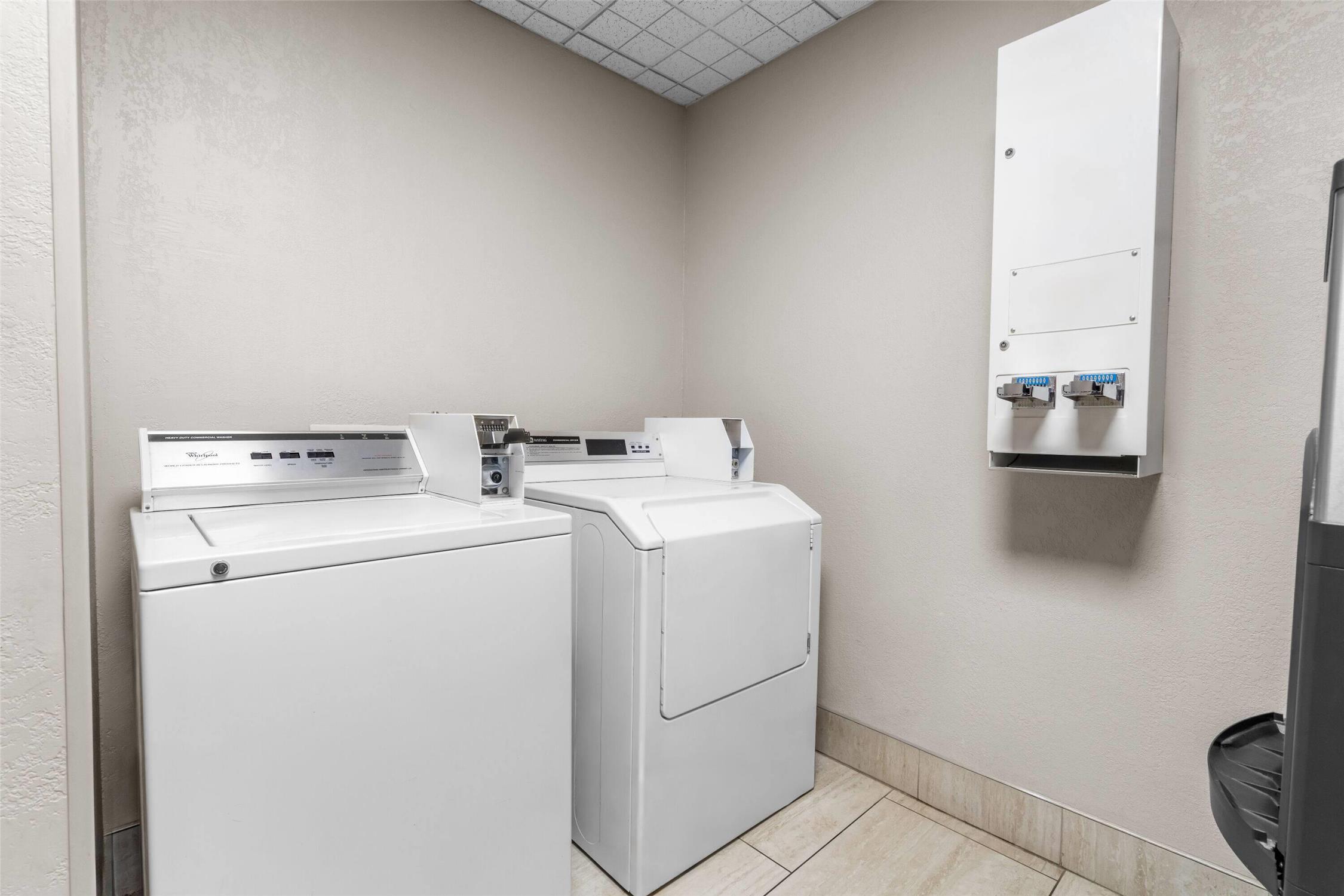 Days Inn Suites By Wyndham Ridgeland 27/32