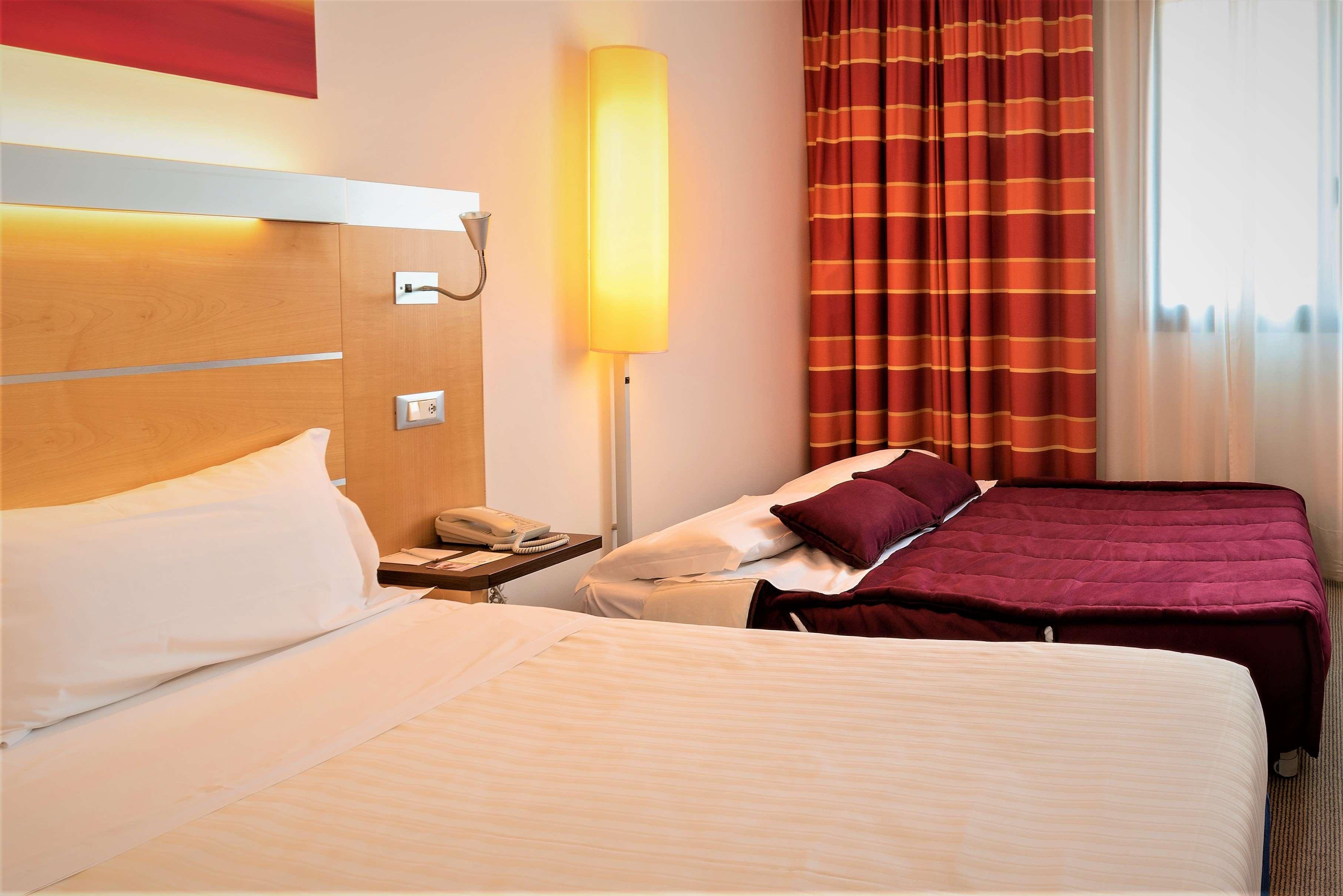 Room, Quadruple
