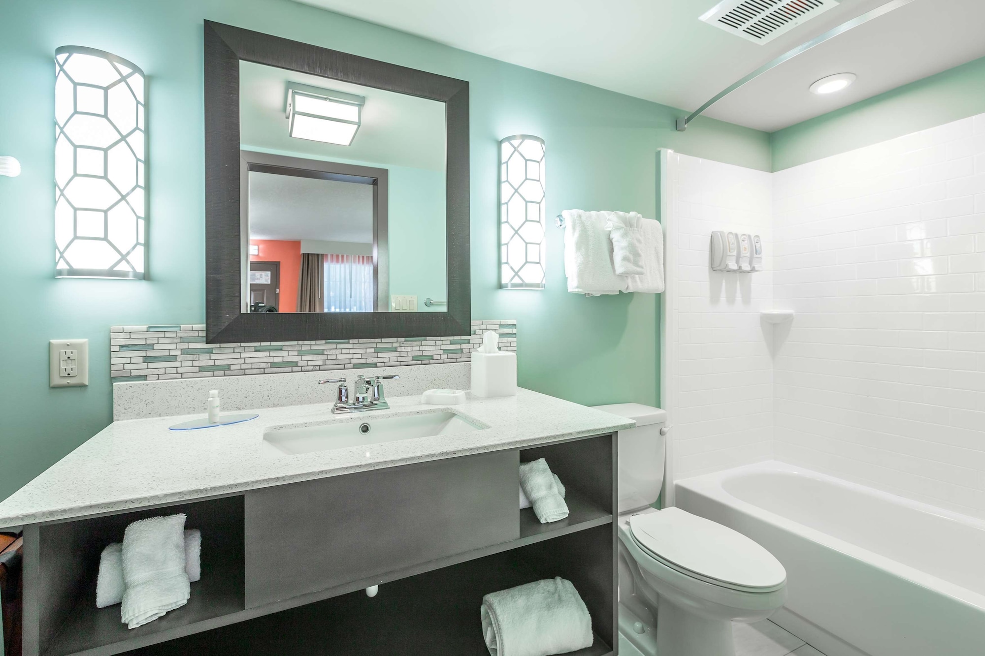 غرفة قياسية بسريرين كوين، Best Western Plus St. Simons 5/6