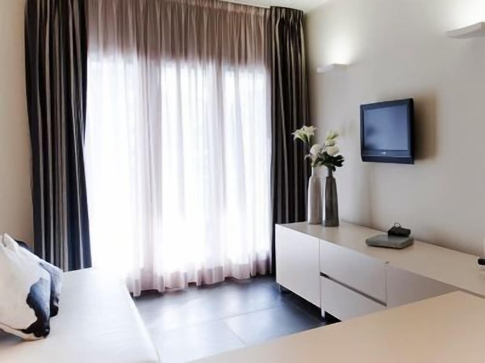 HOME CLUB SUITE HOTEL 7/22