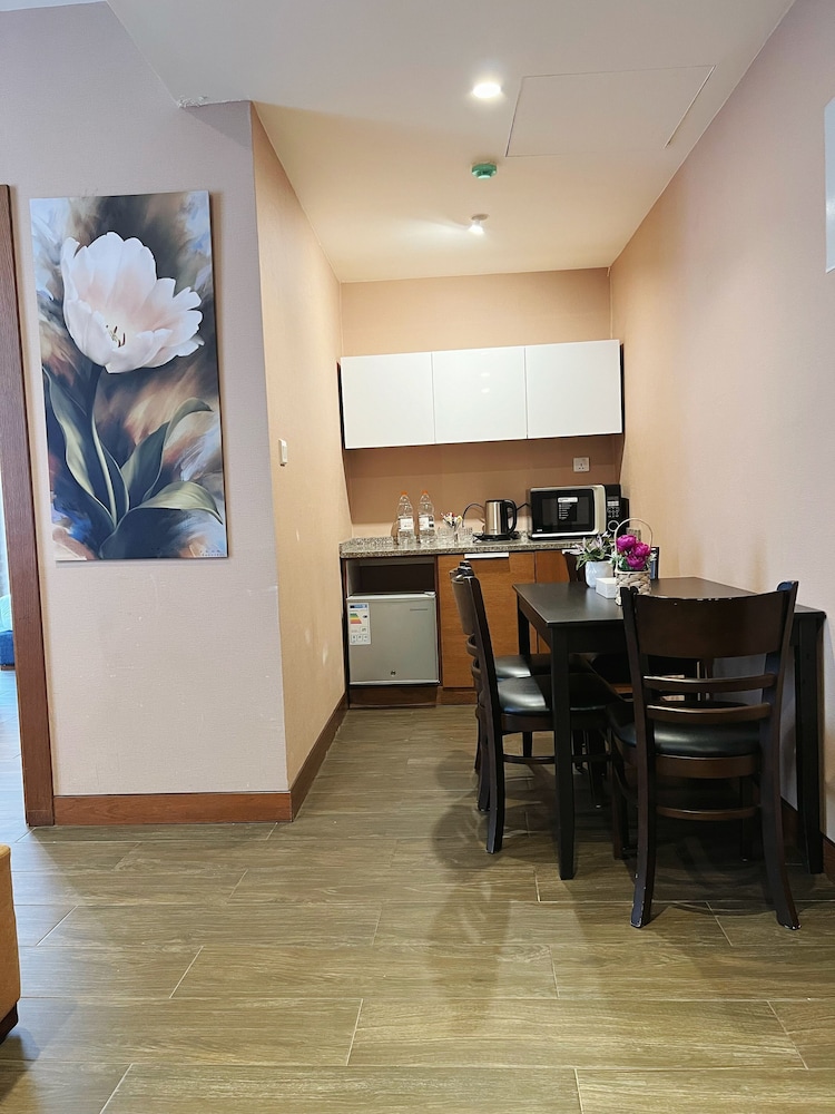 7th Star Hotel Suites 18/28