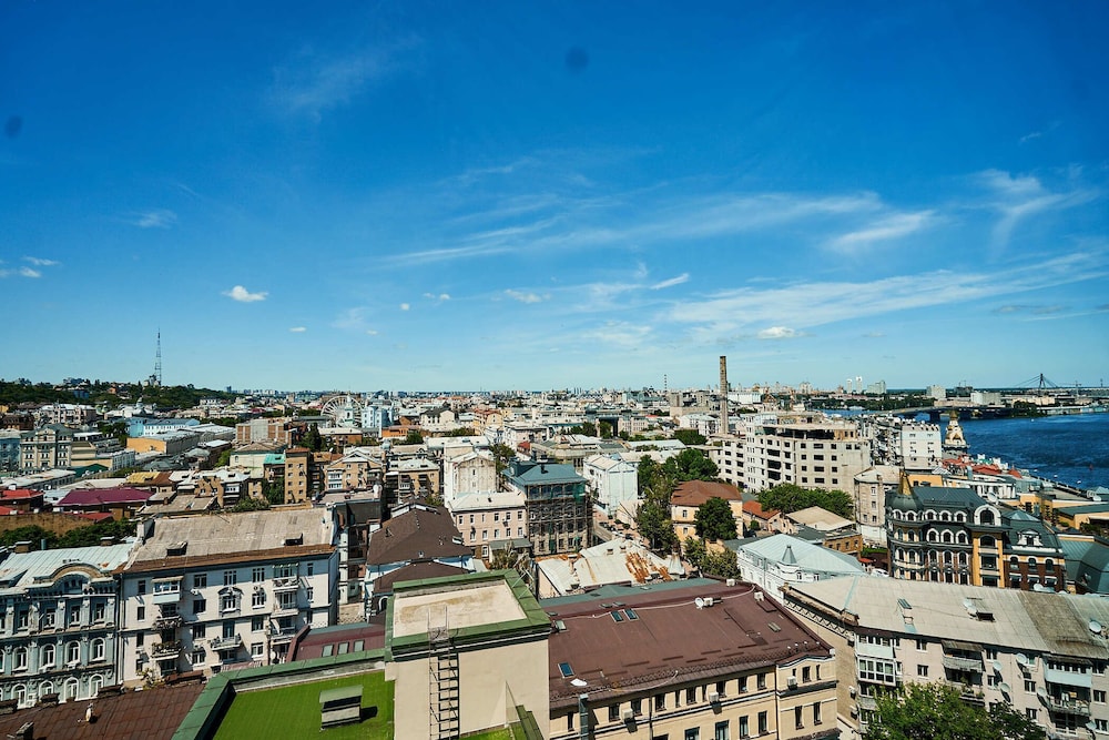 Fairmont Grand Hotel Kyiv 49/50