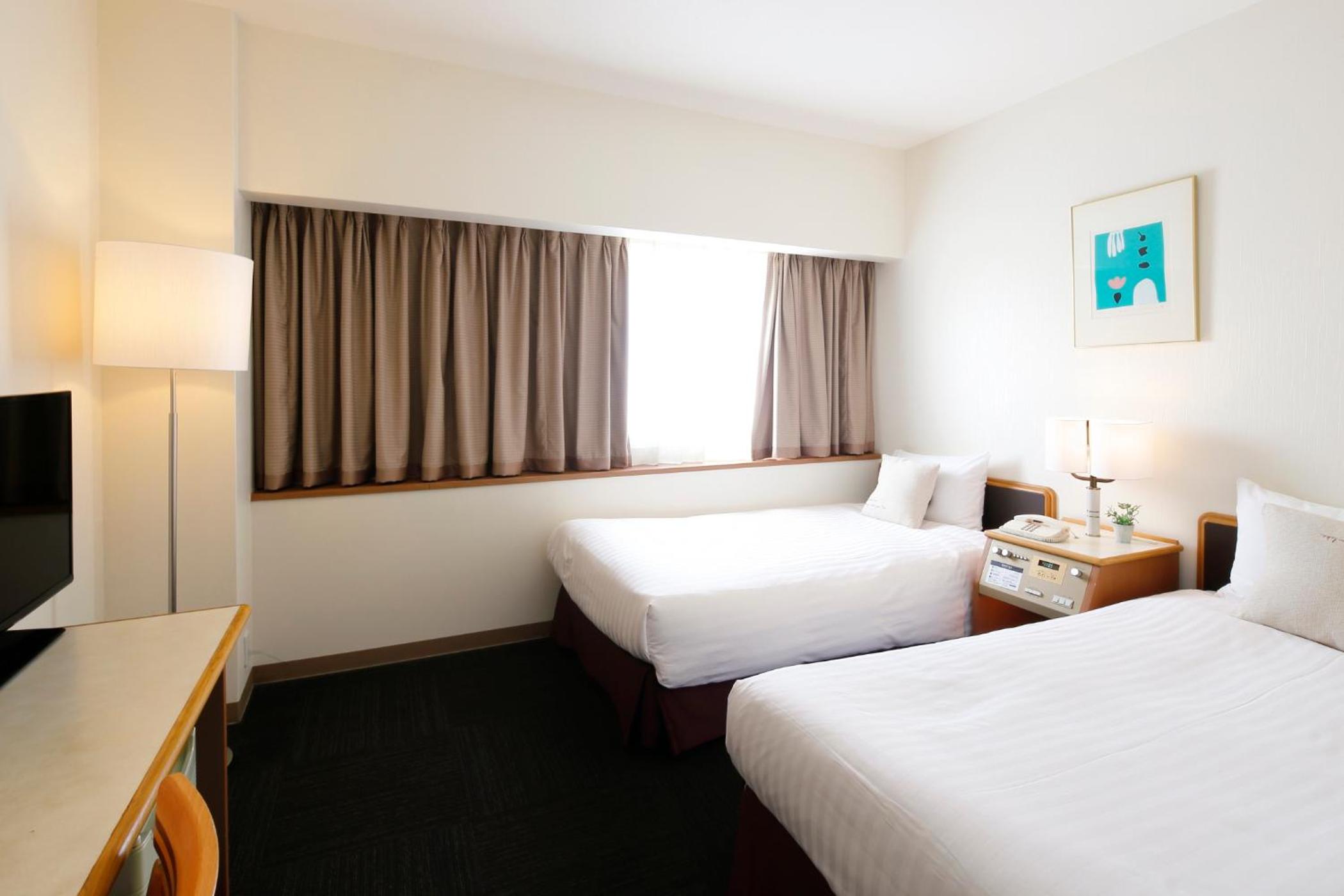 ROOM, TWIN BEDS, SMOKING