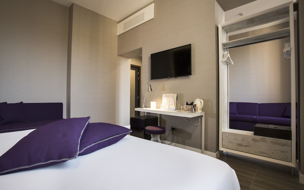 The Guardian Hotel 17/60