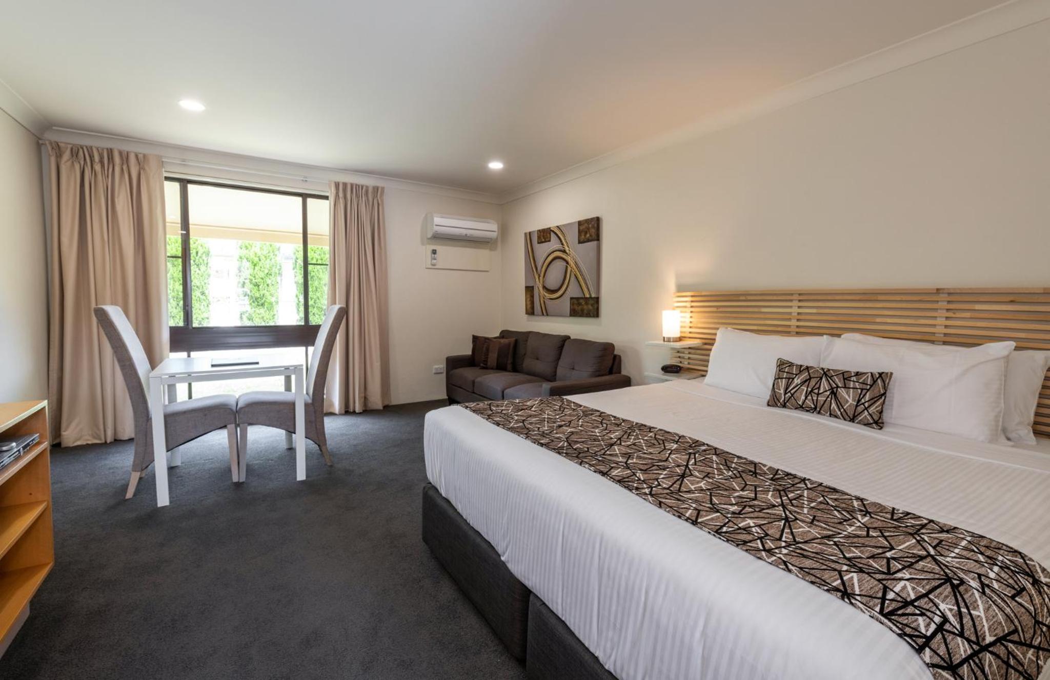 Executive, Studio, King Bed