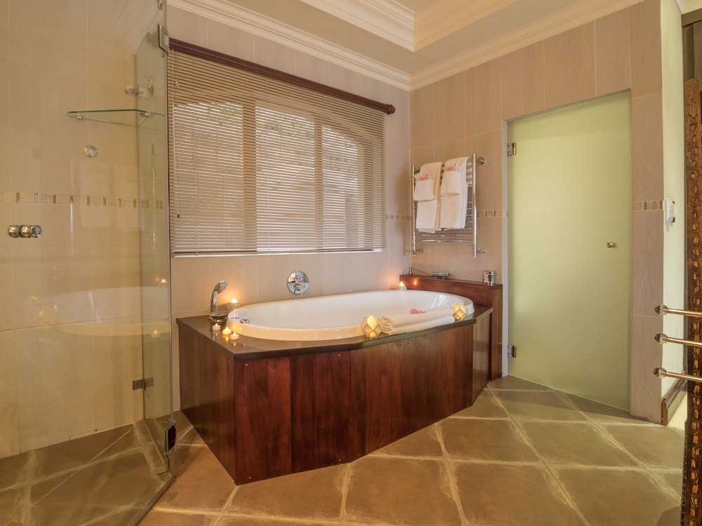 Villa Paradisa Guest House 43/44