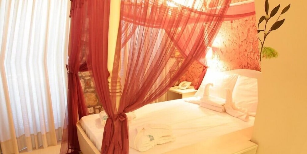 Igdeli Han Suit Otel Alacati 16/50