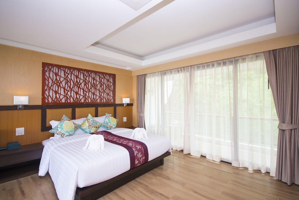 Phi Phi Nice Beach Hotel Hip 10/73