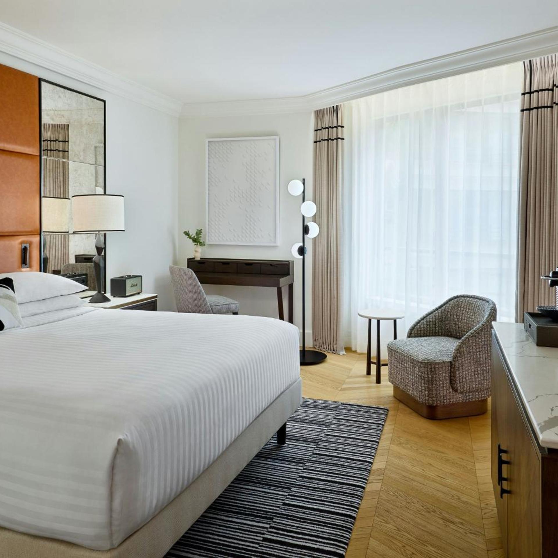 2 Bedrooms, Family Suite, Atrium View