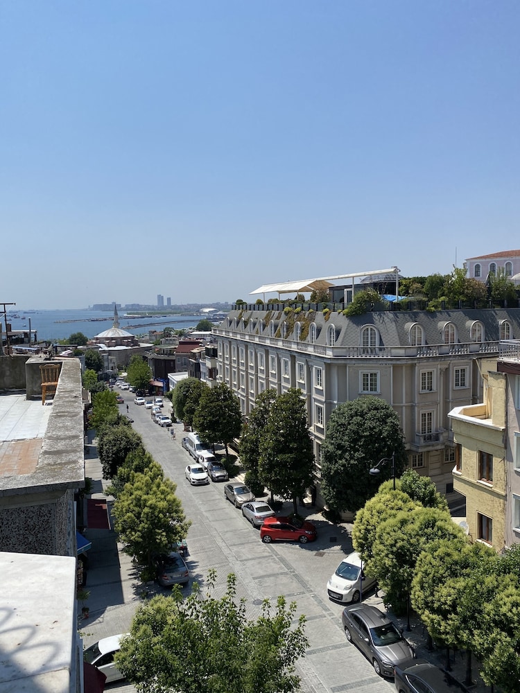 Mehmet Bey Hotel 55/70
