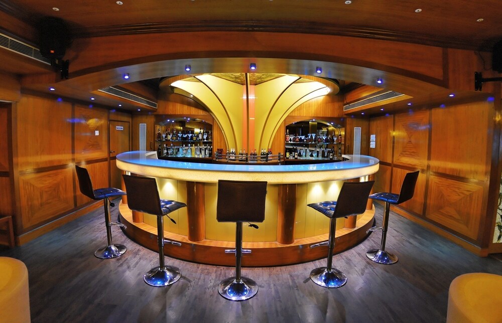 Metro Grand Hotel 35/42