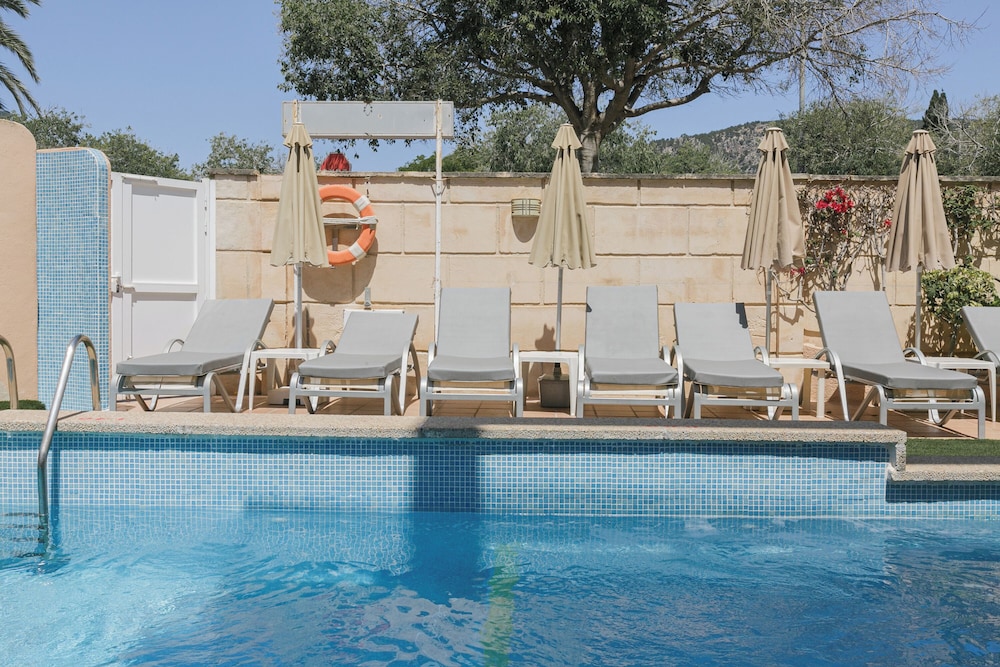Gabarda Hotel 68/77