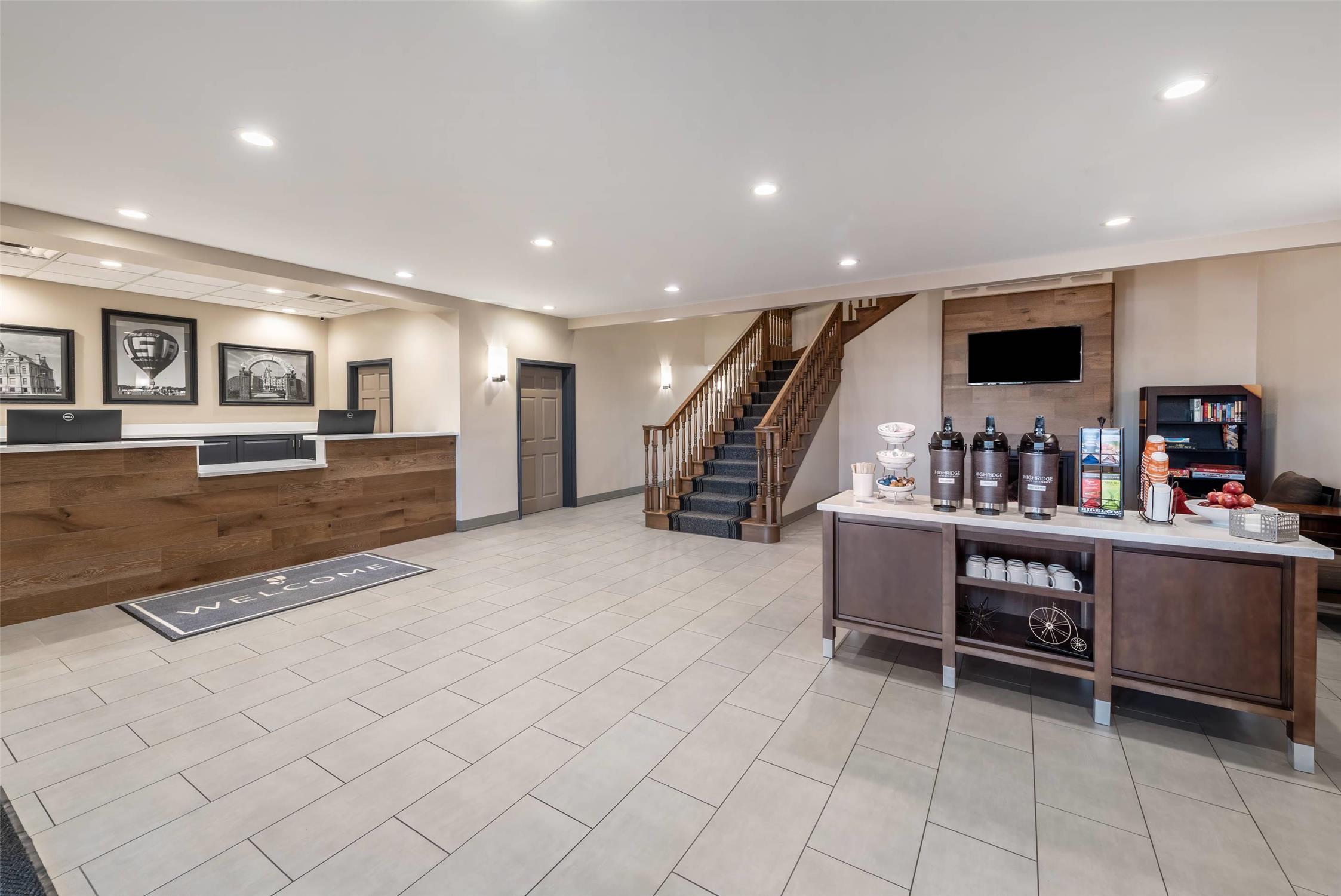 Country Inn & Suites by Radisson, Findlay, OH 5/19