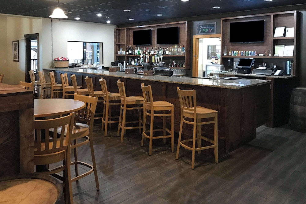 Cascades Mountain Resort Ascend Hotel Collection 56/68