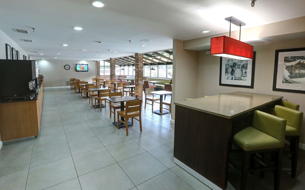 Country Inn & Suites by Radisson, Charlotte I-85 Airport, NC 37/47