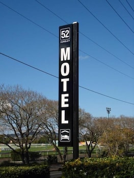 A Raceview Motor Inn 26/34