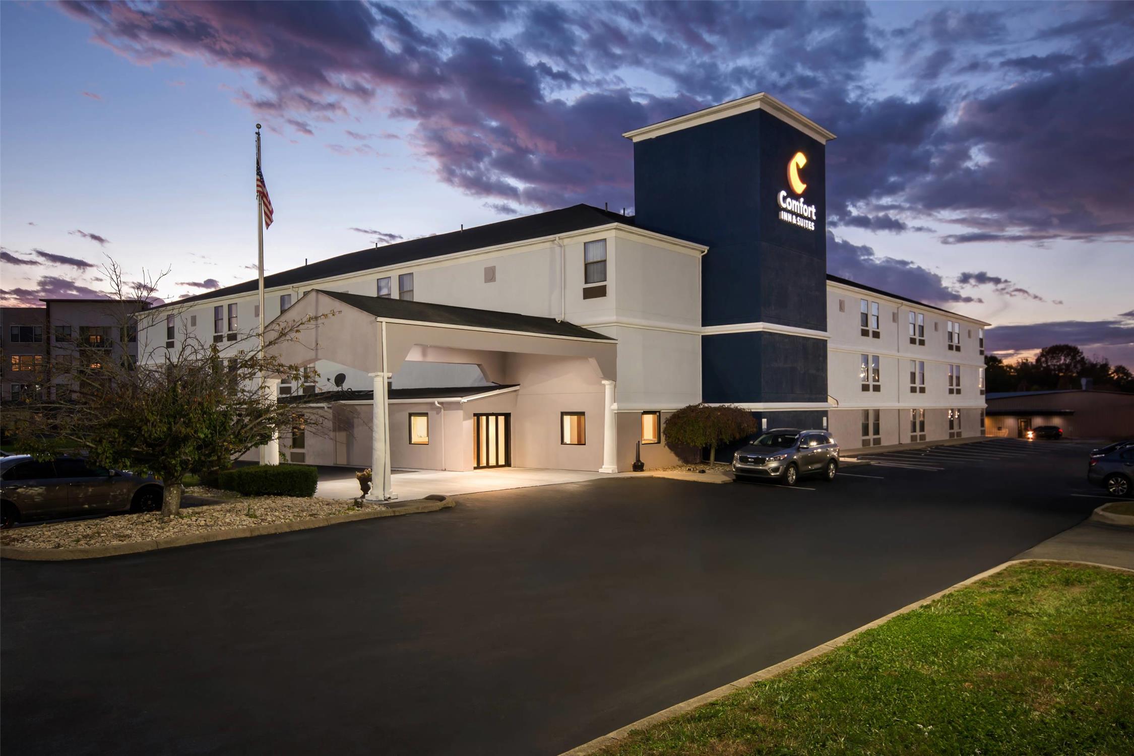 Comfort Inn & Suites Cincinnati Eastgate 39/40