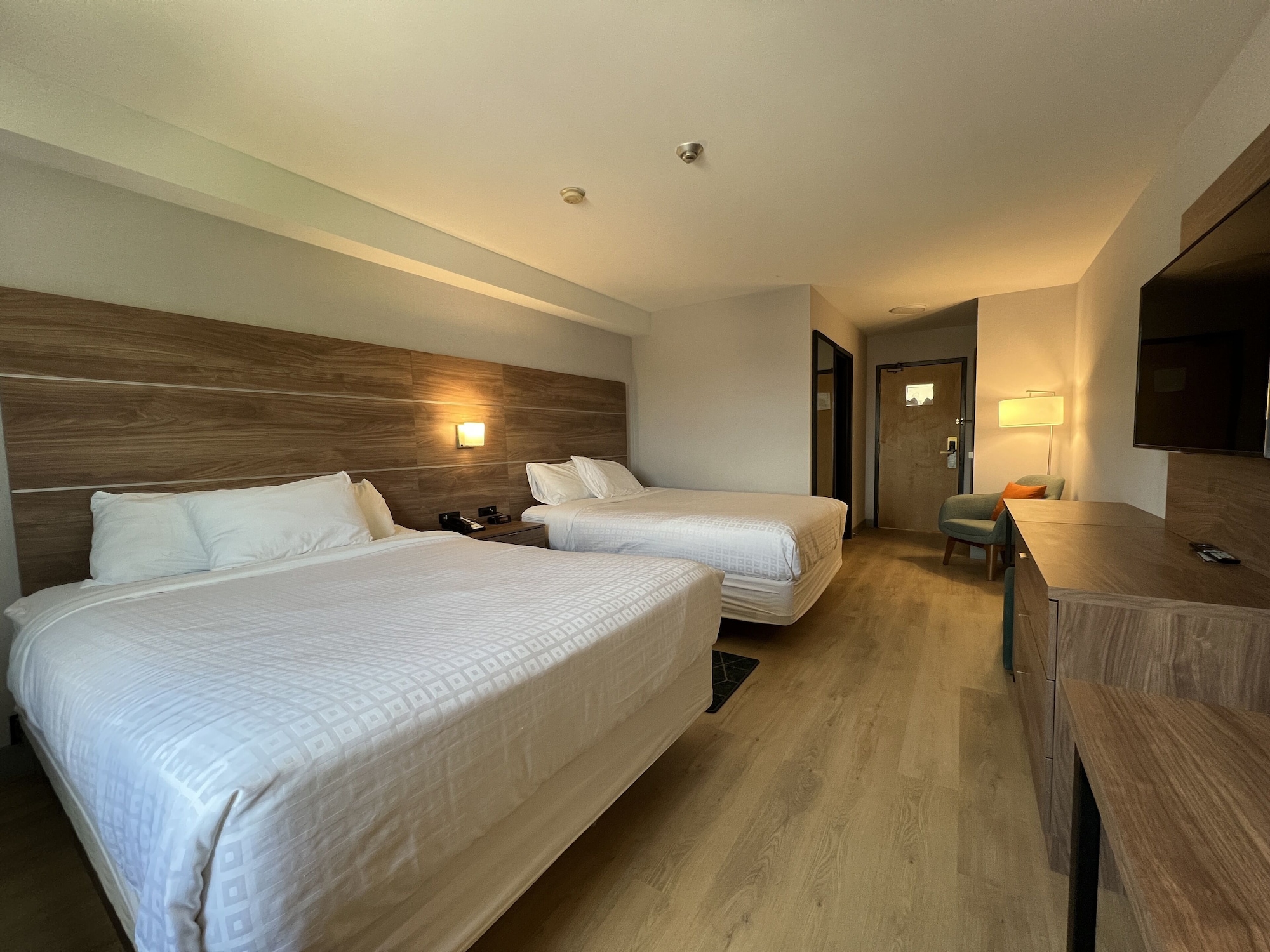 غرفة قياسية بسريرين كوين، Super 8 by Wyndham Cornwall ON 2/6