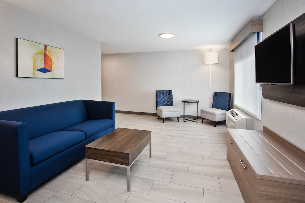 Holiday Inn Express & Suites Belleville (Airport Area) 34/50