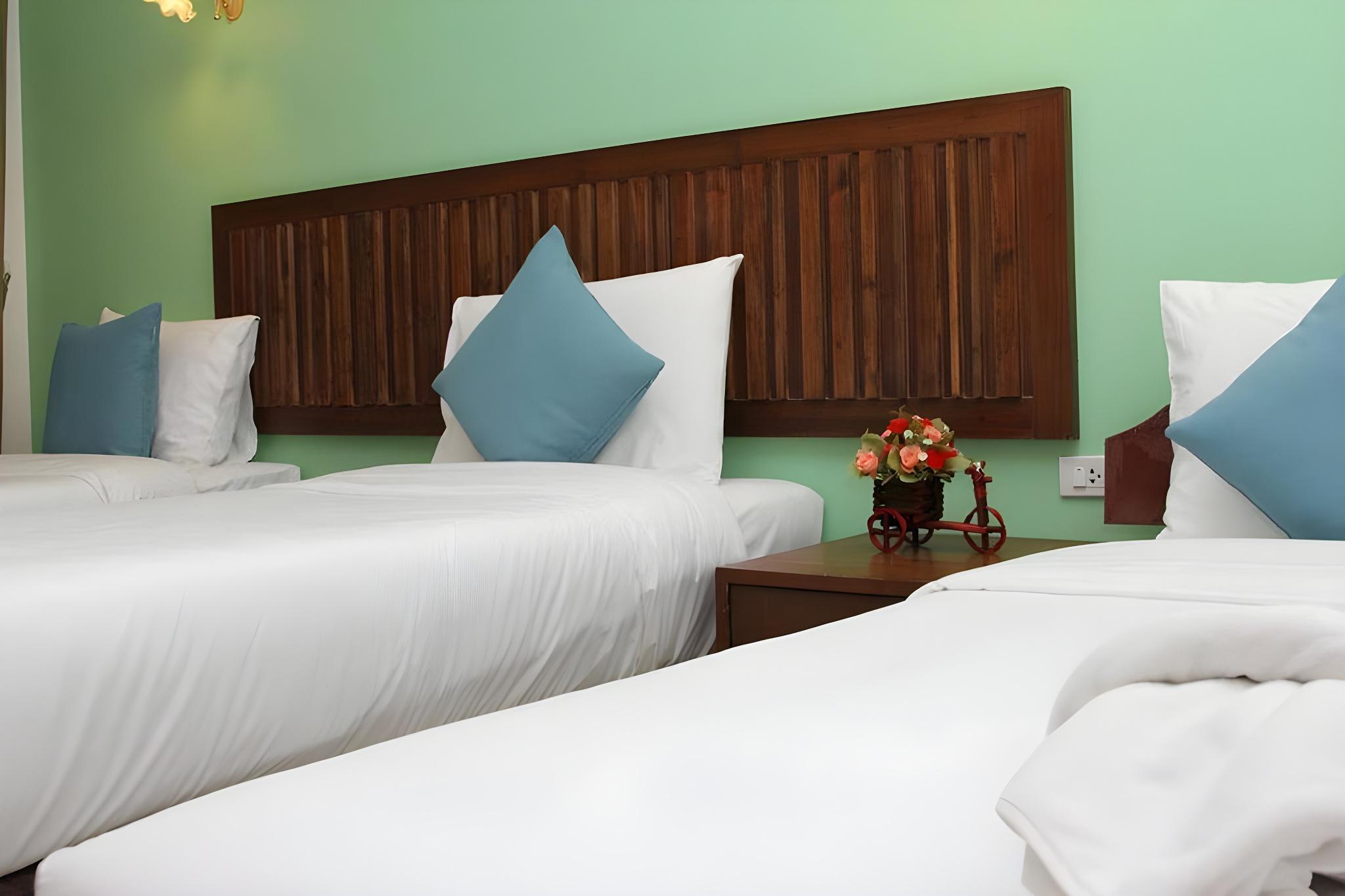 Room, Triple, 1 King and 1 Single Beds