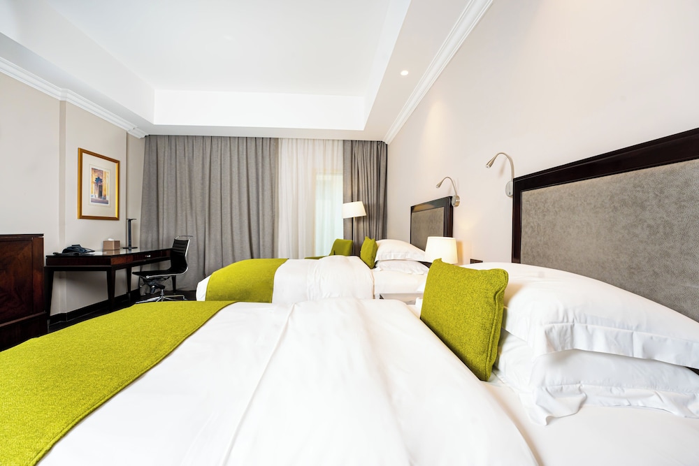 EXECUTIVE, TWIN BEDS