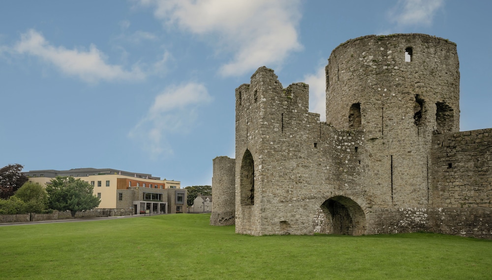 Trim Castle Hotel 53/57