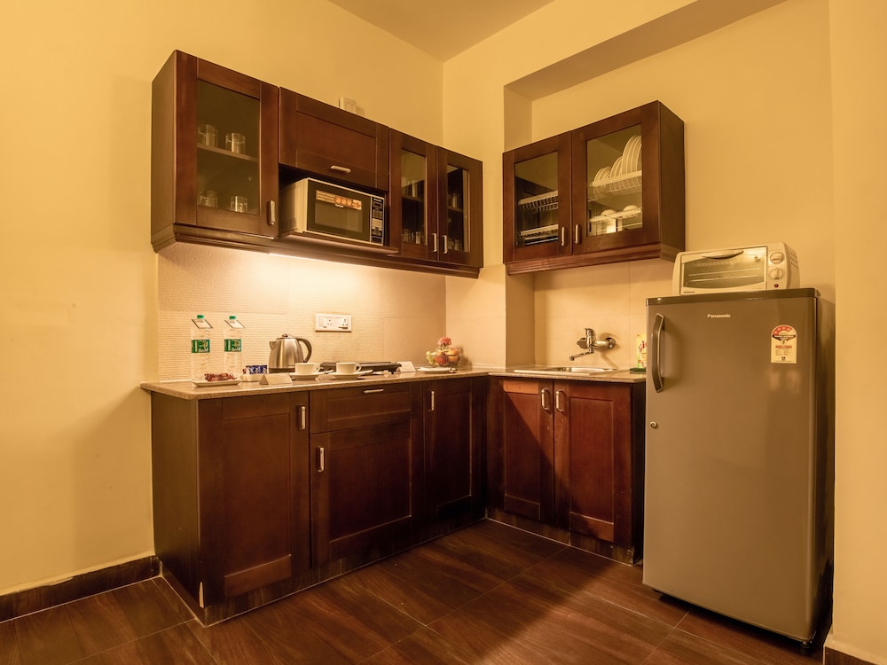 Rosewood Apartment Hotel 5/30