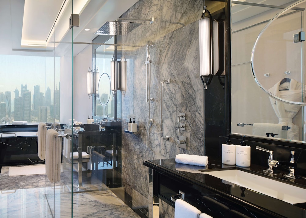 Ambassador, Suite, King Bed، Waldorf Astoria Doha West Bay 7/7