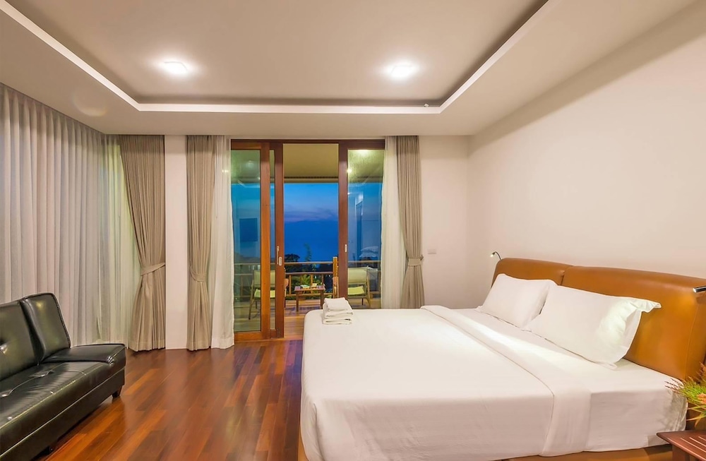 DELUXE, OCEAN VIEW
