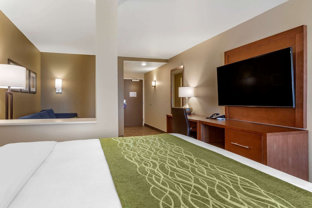 Comfort Suites Albuquerque Airport 11/34