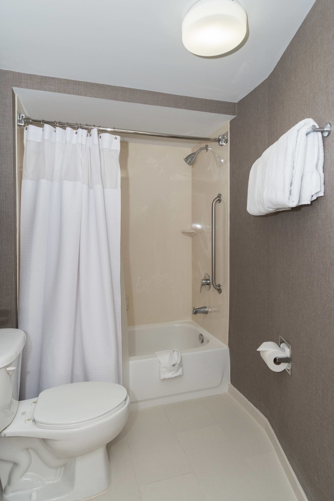 SpringHill Suites by Marriott Charlotte Concord Mills Spdwy 9/36