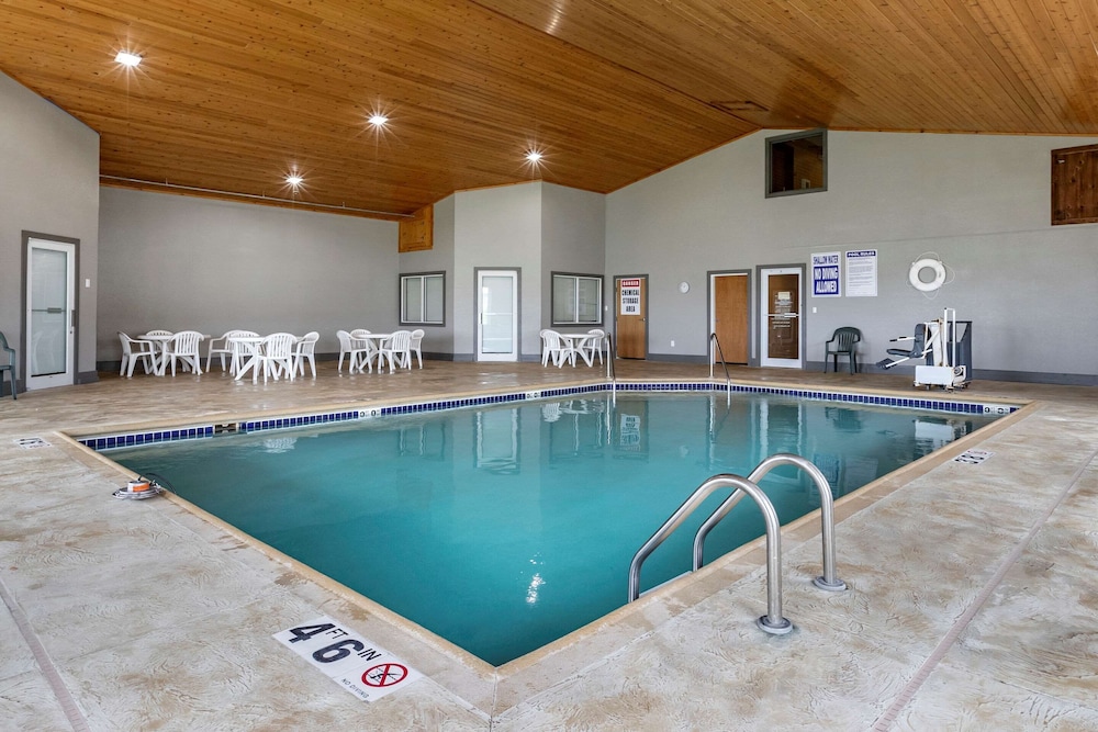 Comfort Inn Dyersville Near Field of Dreams 3/22