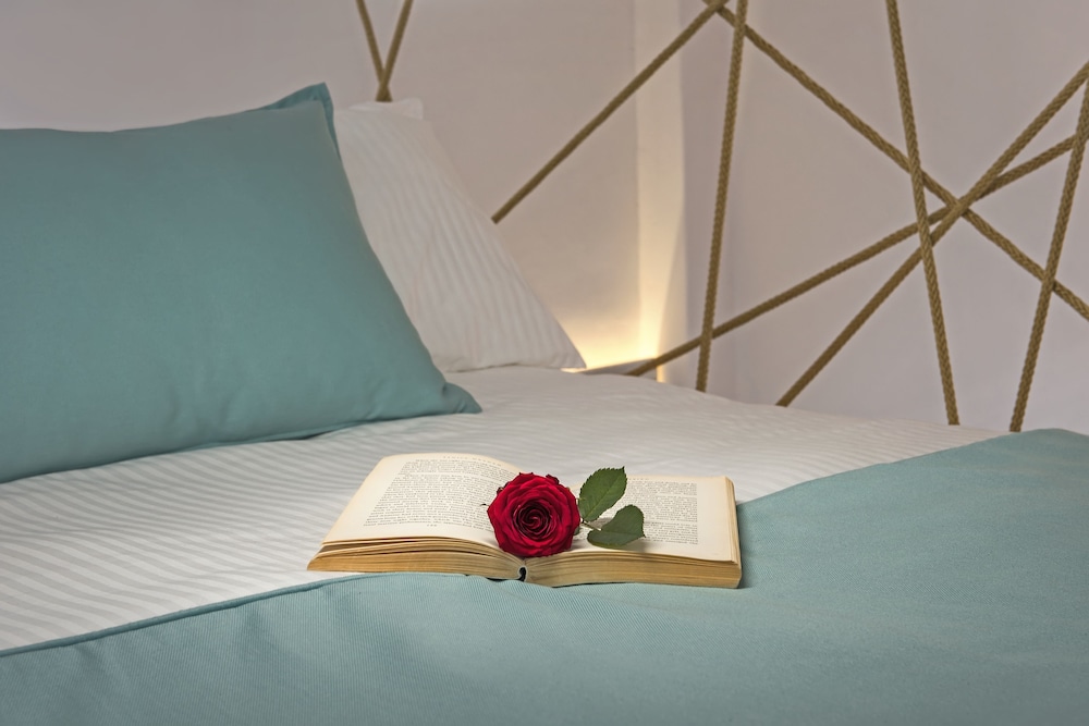 Athina Luxury Suites 40/62