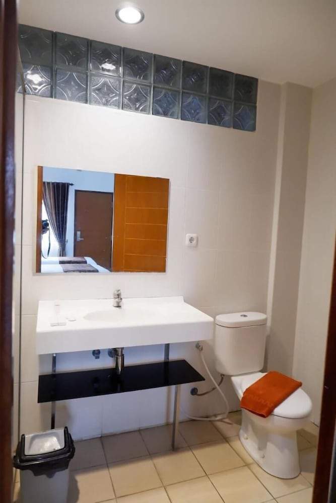 Hotel Netral Jombang 33/34
