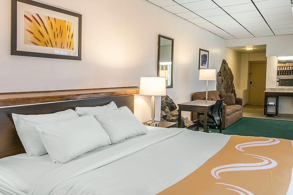 Quality Inn & Suites Houghton Downtown 33/50