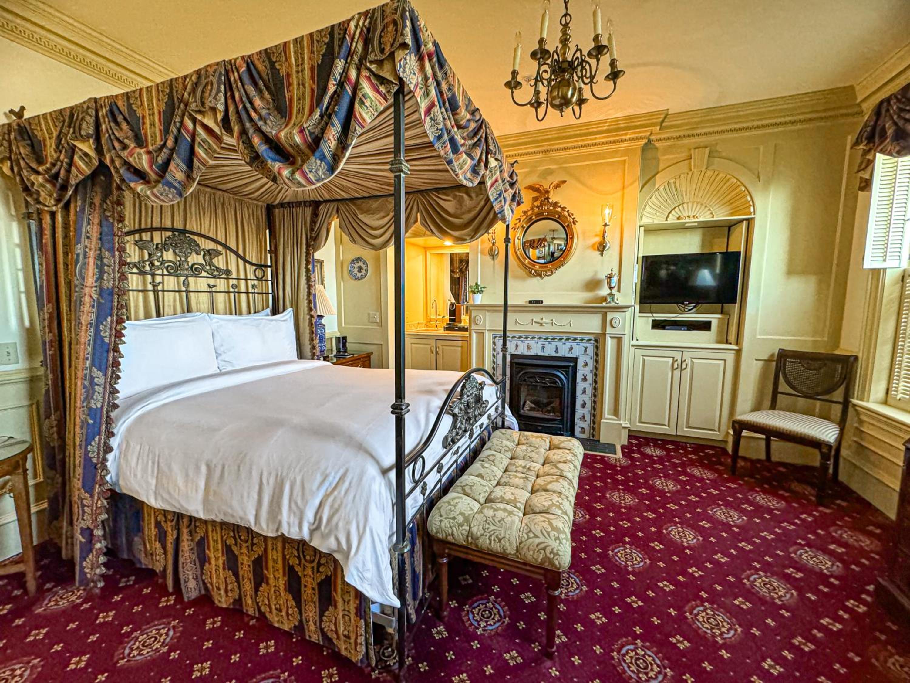 Manor, Guest Room