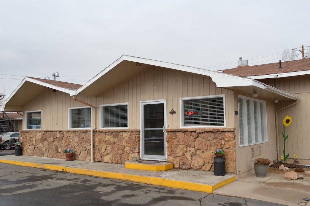 Laramie Valley Inn 3/35