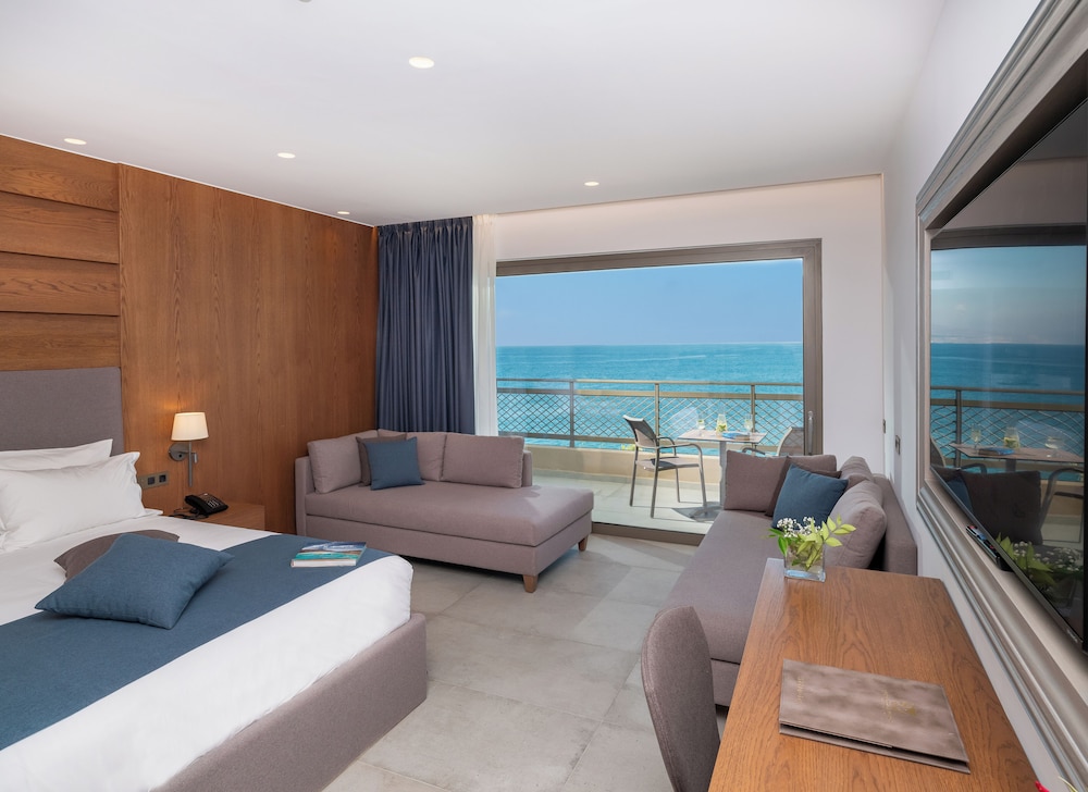 Open Plan, Luxury, Family, Double Bed, Sea Front, 2 Sofa، Nana Golden Beach 6/9