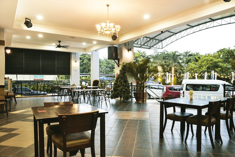 Leisure Cove Hotel Apartments 30/50