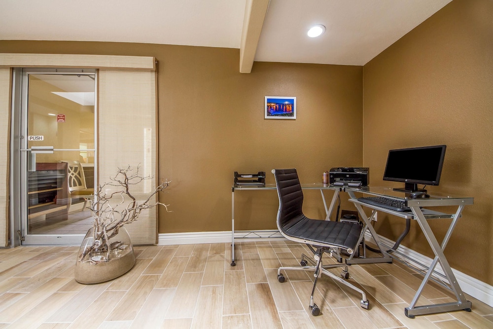 Quality Inn & Suites Capitola By The Sea 32/35