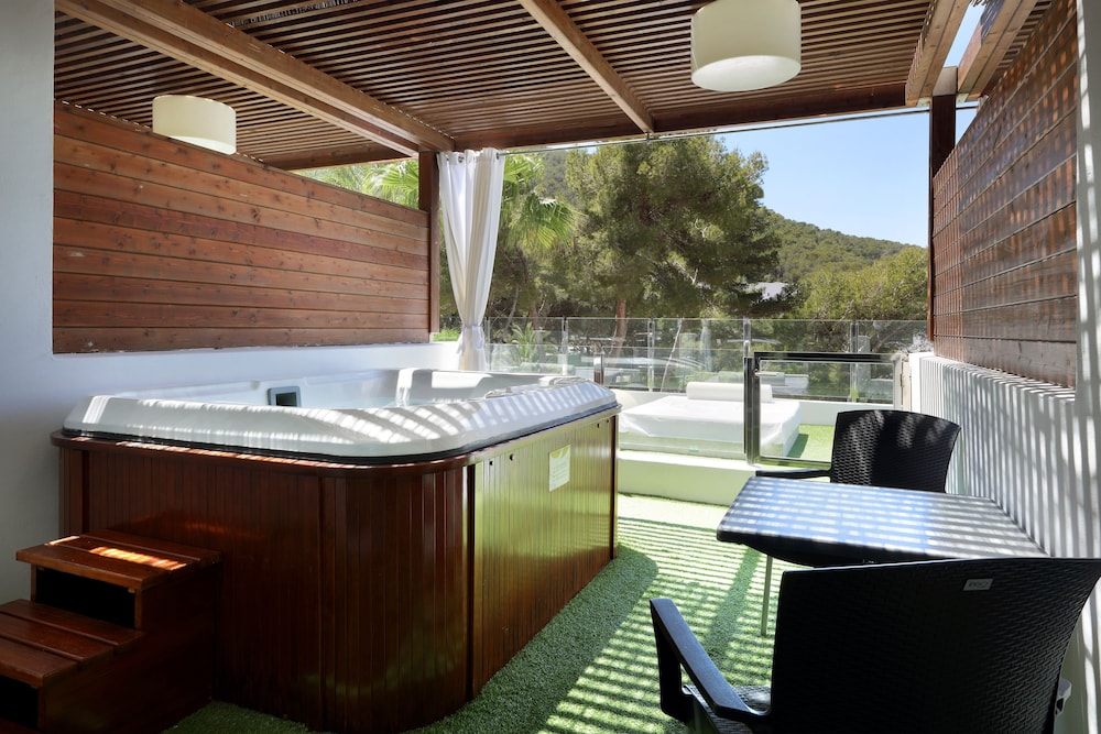 Palladium Hotel Cala Llonga - Adults Only 14/79