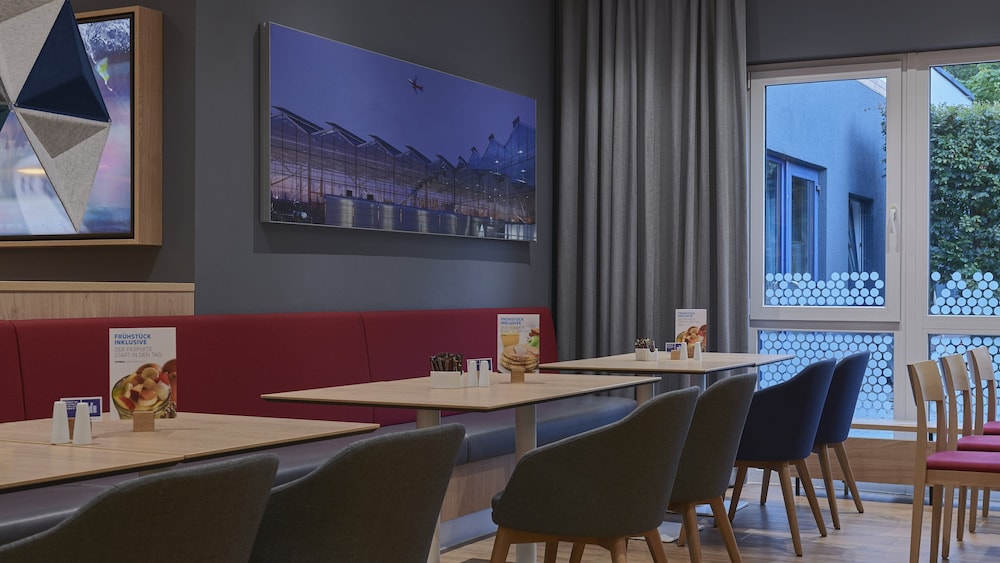 HOLIDAY INN EXPRESS COLOGNE TROISDORF 30/42