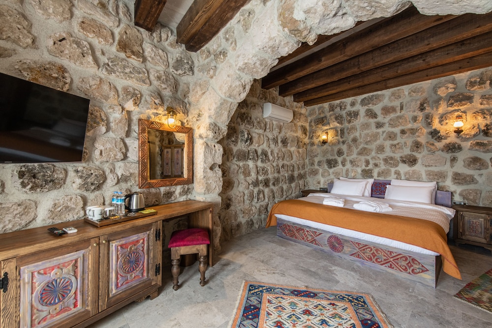 Foremanson Cave Hotel 11/50