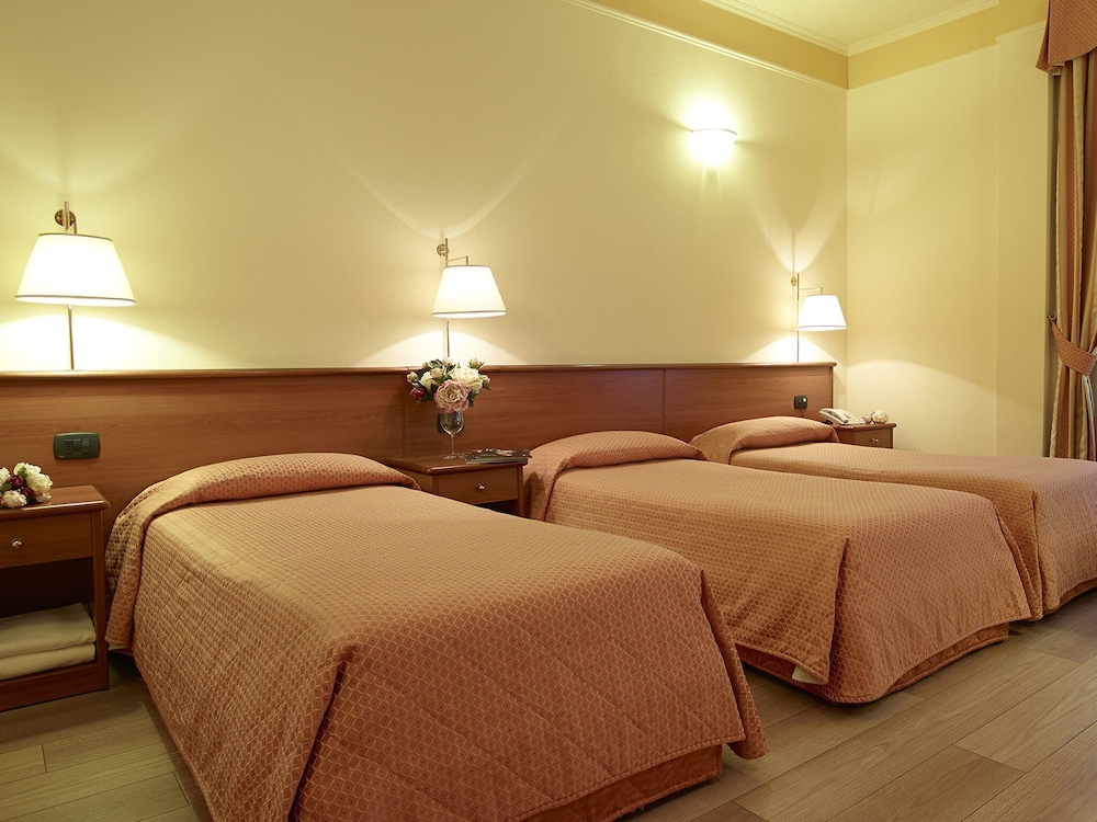 Hotel Italia 27/42