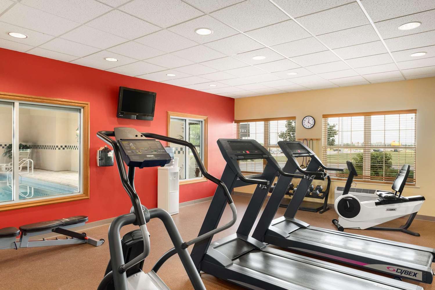Country Inn & Suites by Radisson, Sycamore, IL 6/10