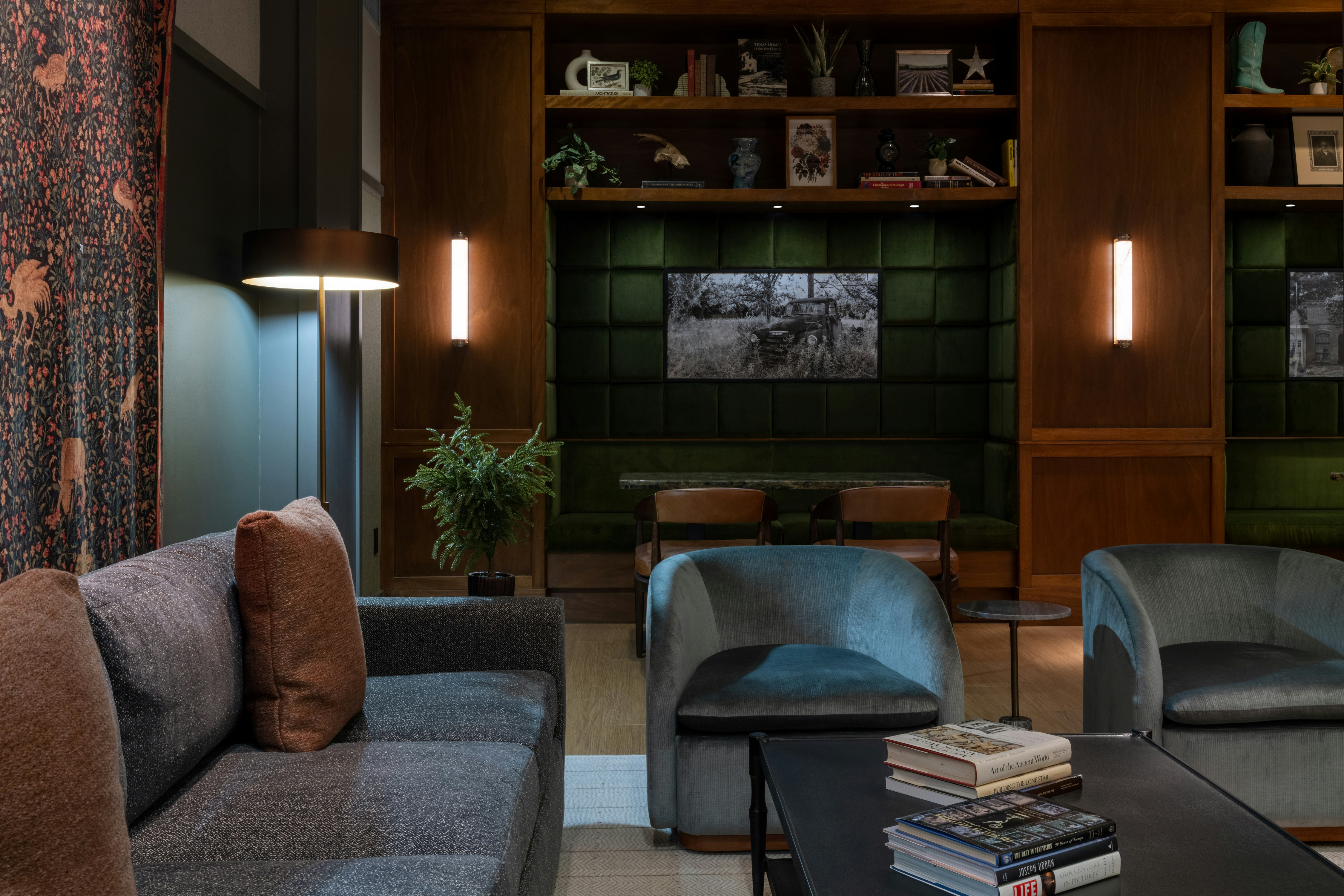 The Sam Houston Curio Collection By Hilton 24/65