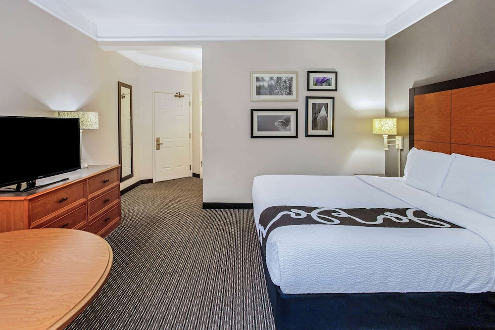 La Quinta Inn & Suites by Wyndham Birmingham Hoover 13/43