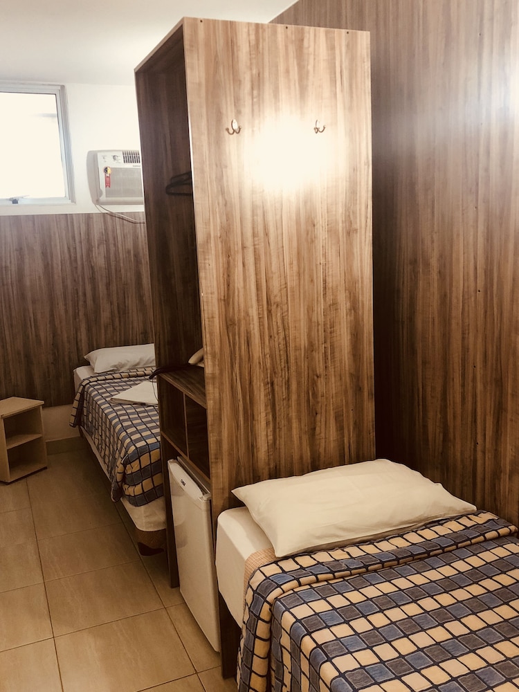 Diplomat Hotel 32/57