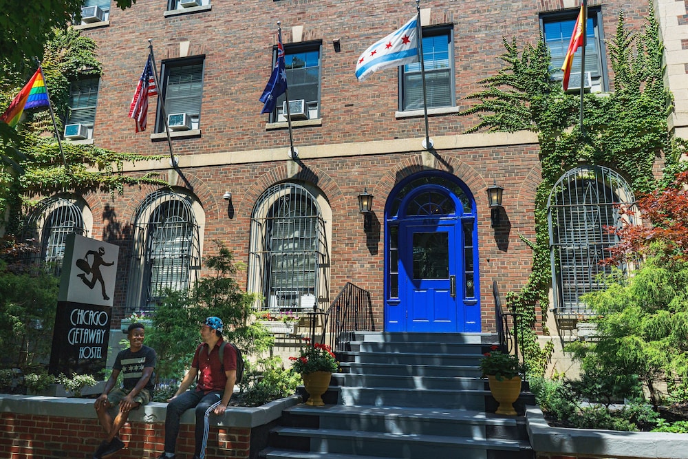 Chicago Getaway Hostel 3/50