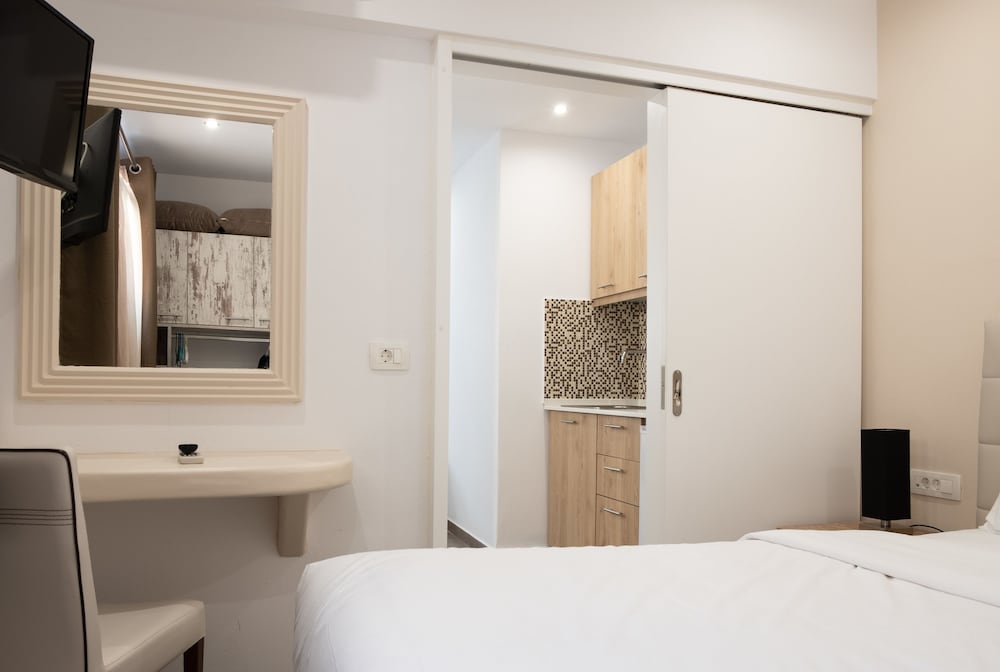 Tristhenia Hotel 17/66